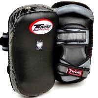 Twins Special KPL12 Тайские Пады Гнутые Липучка Тайский Бокс Черно-Серые