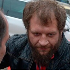Пьяный Емельяненко устроил ДТП и подрался с полицией в Кисловодске. Видео.