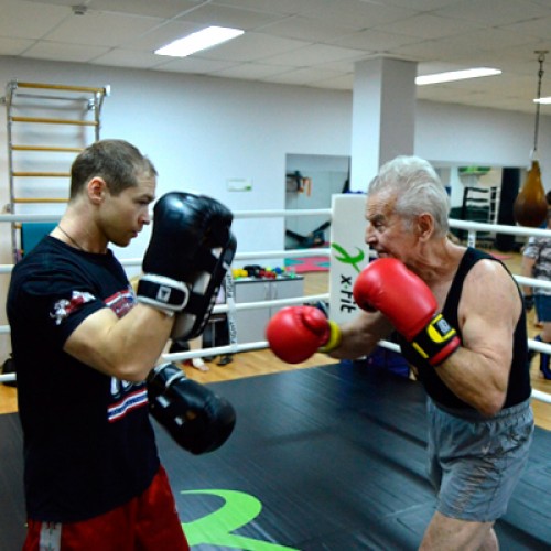 Ростовский пенсионер в 77 лет занялся тайским боксом